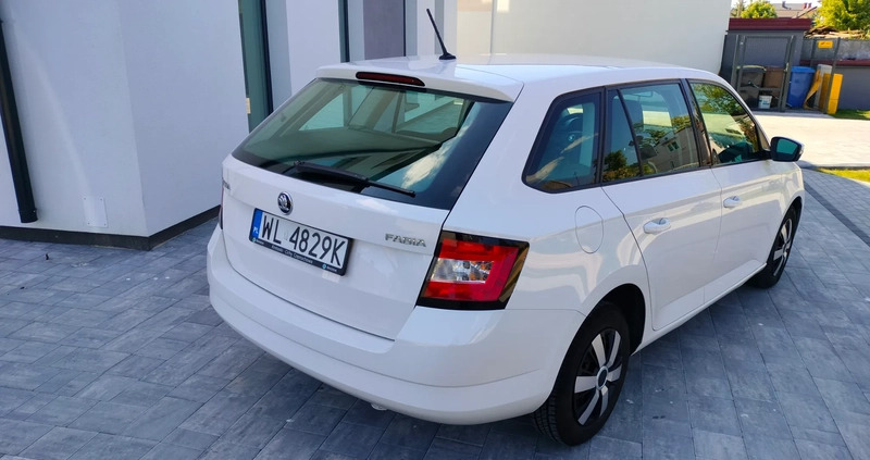 Skoda Fabia cena 27900 przebieg: 203800, rok produkcji 2017 z Węgrów małe 106